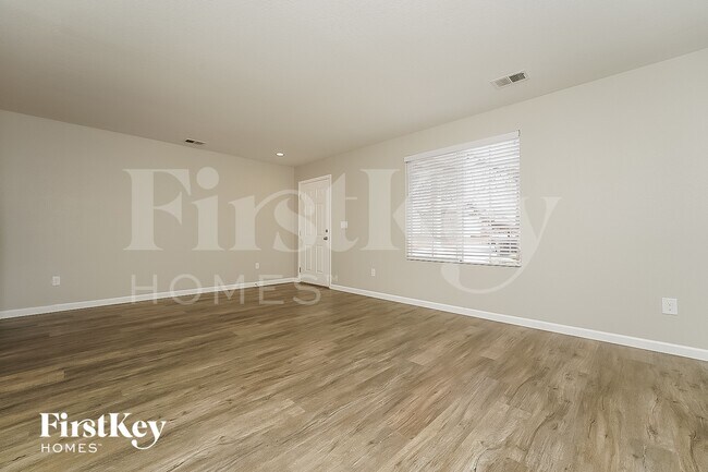 Foto del edificio - 10123 Elm Ct
