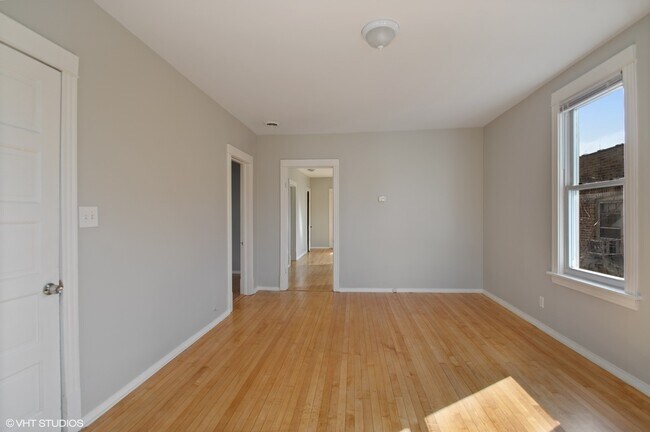 Building Photo - 4121 N Troy St