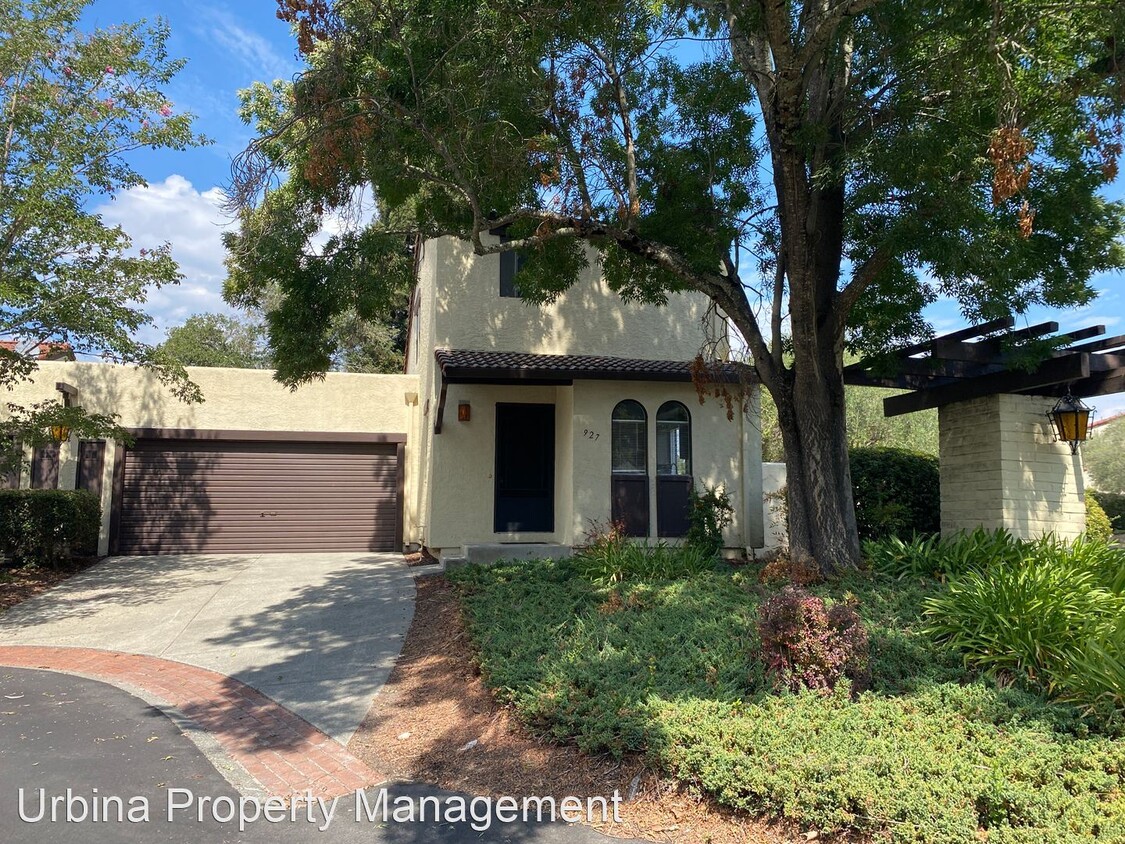 Primary Photo - 3 br, 2 bath House - 927 Shady Oak Drive