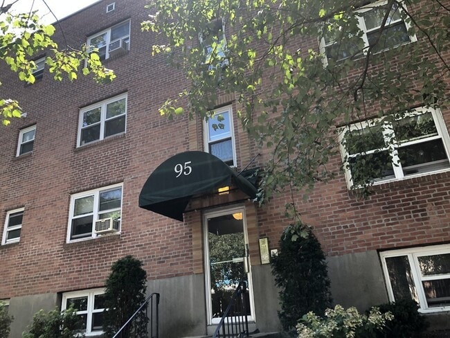 Building Photo - 95 Chestnut St
