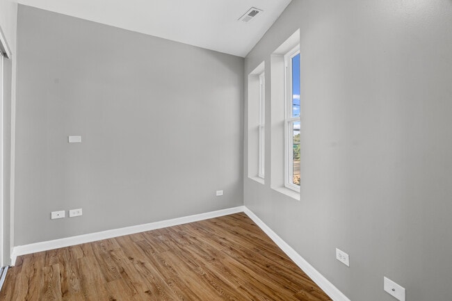 Foto del edificio - 2514 S Blue Island Ave