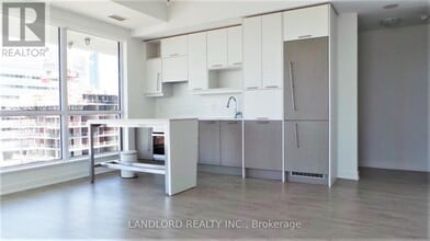 Building Photo - 199 Richmond St W