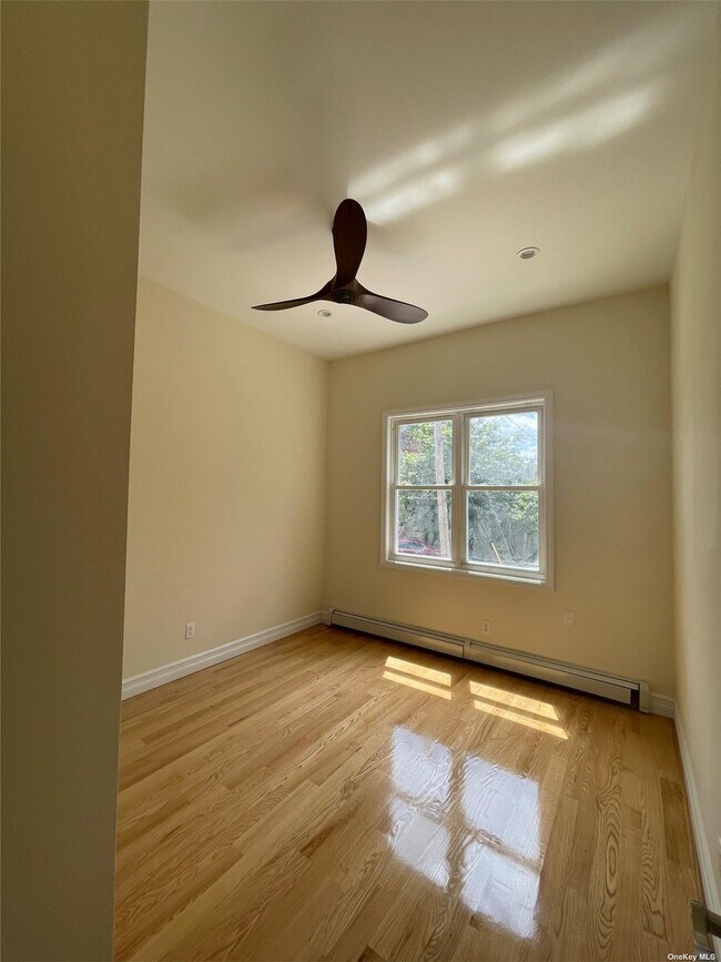 Building Photo - 67-01 64th Pl