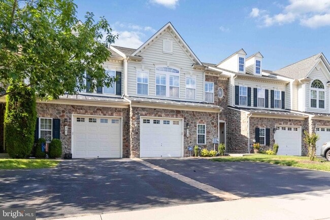 Building Photo - 378 Village Way