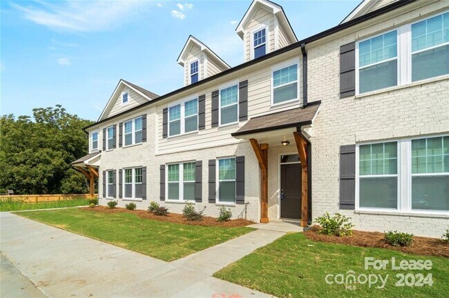 Building Photo - 808 Lew Dr