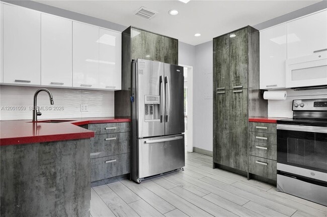 Foto del edificio - 820 W 43rd Ct