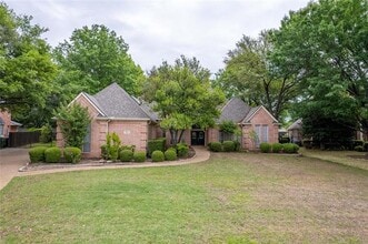 Building Photo - 325 Highland Oaks Cir