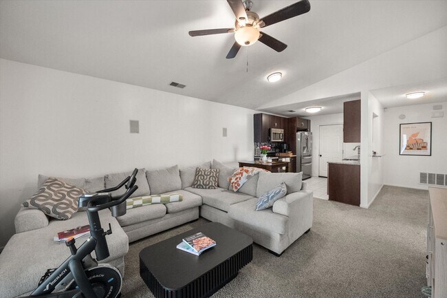 Foto del edificio - Check out this beautiful home on Baygarden