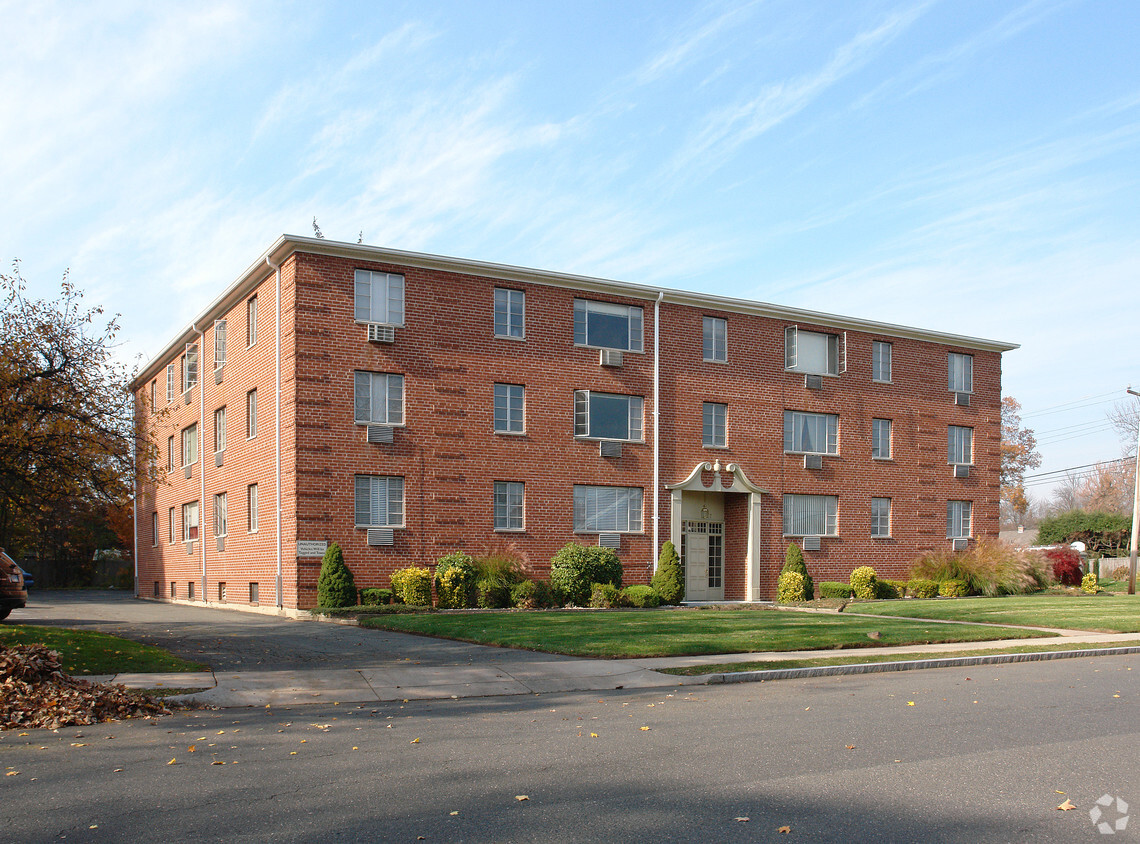 Rosewood Apartments - Apartments in West Hartford, CT | Apartments.com