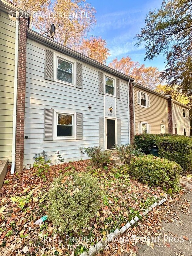 Primary Photo - RARLEY AVAILABLE BURKE TOWNHOME- 3 BED 3.5...