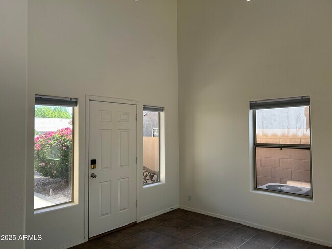 Building Photo - 5110 E Duane Ln