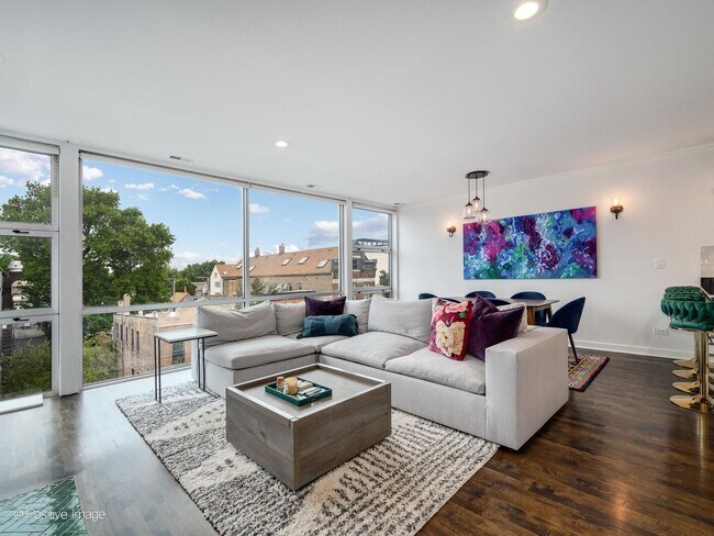 Foto del edificio - 2119 N Damen Ave