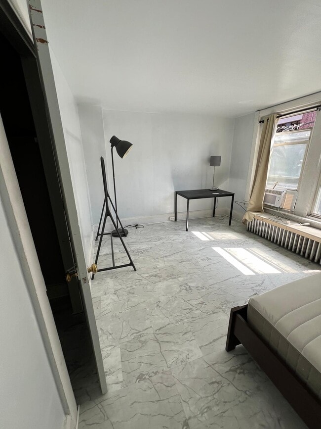 Building Photo - 334 Vine St