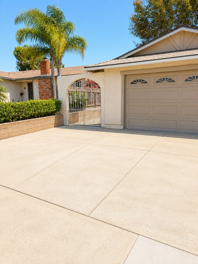 Foto del edificio - Beautiful Single-Story Home in the Desirable San Carlos Neighborhood