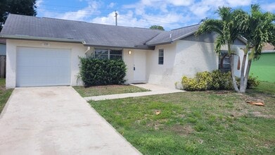 Building Photo - 135 Village Cir