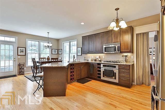 Foto del edificio - 235 Heritage Lake Dr