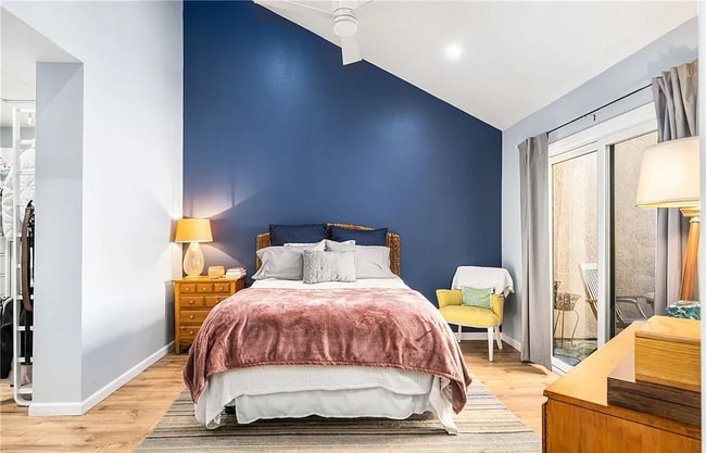 Building Photo - This beautiful, spacious 1-bedroom upper l...
