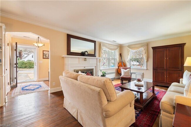 Building Photo - Beautiful Cape Cod in Larchmont