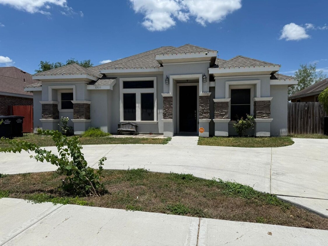 Primary Photo - 1321 W Combes Ave