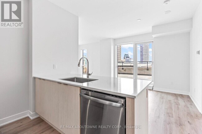 Building Photo - 430-1430 Square One Dr