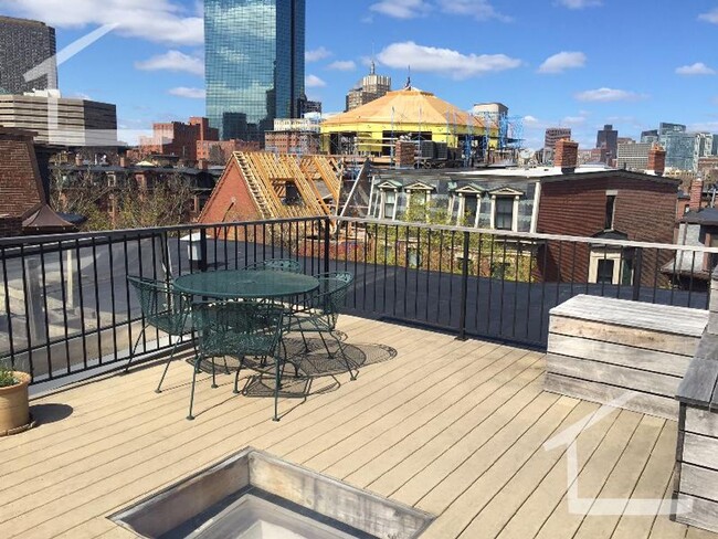 Building Photo - Top Floor Unit in South End Central Locati...