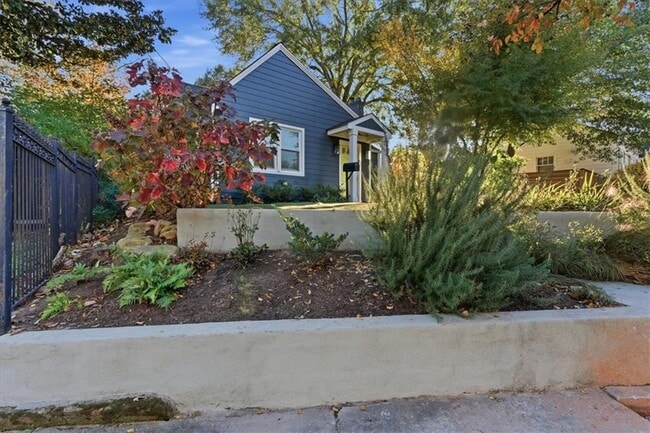 Foto del edificio - 693 Glenwood Ave SE