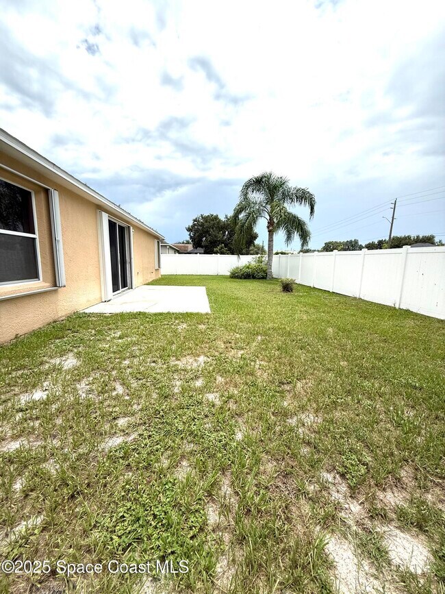 Building Photo - 1470 Kodak Dr