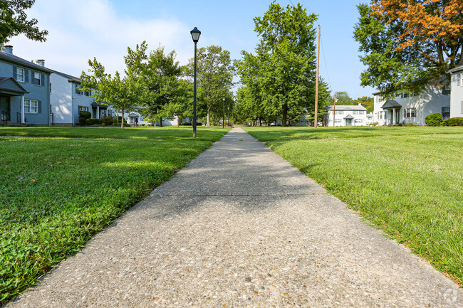 Building Photo - Beechmont Townhomes