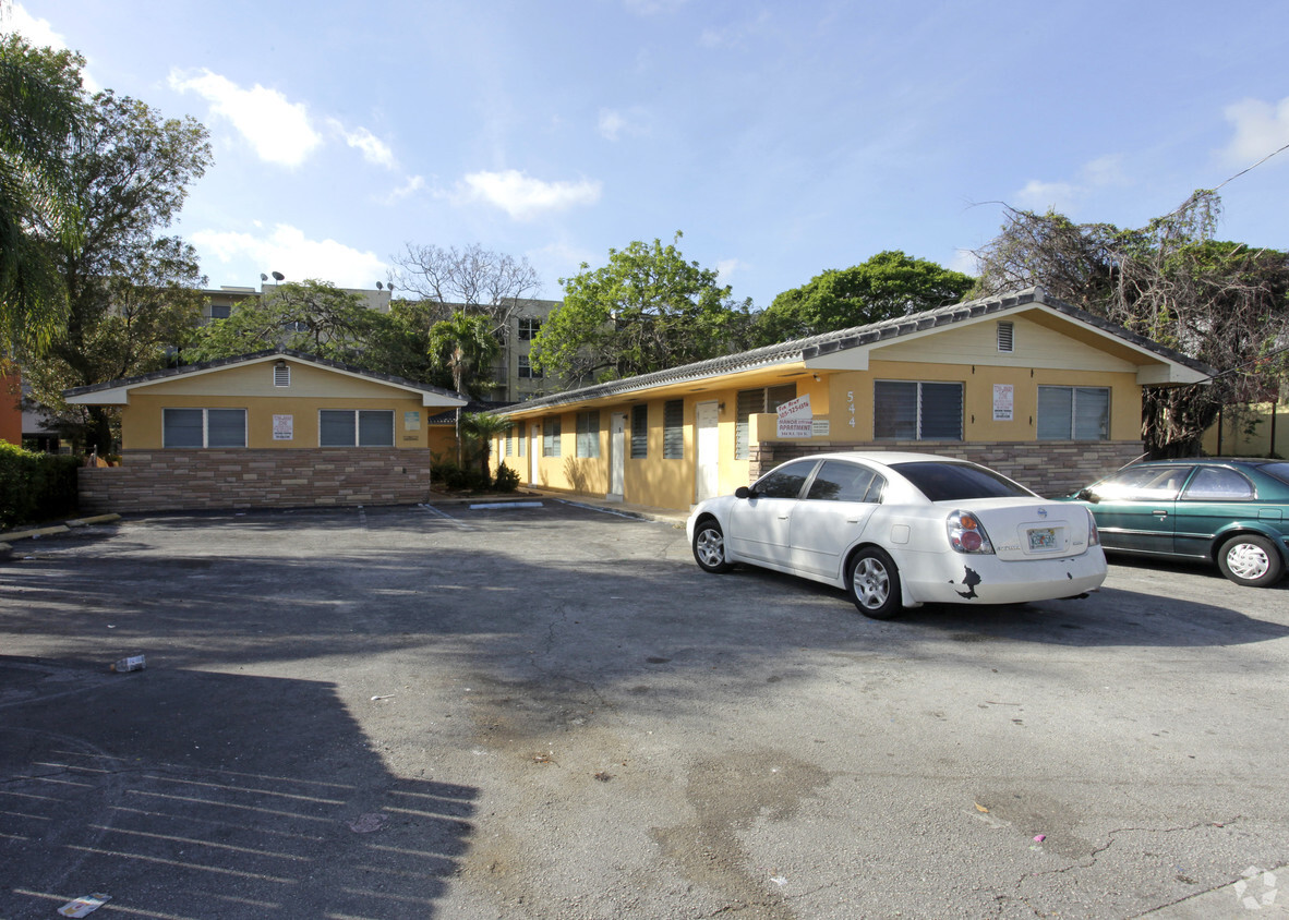 Primary Photo - Manor Apartments