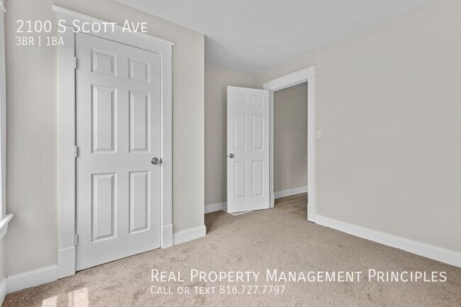 Building Photo - 2100 S Scott Ave