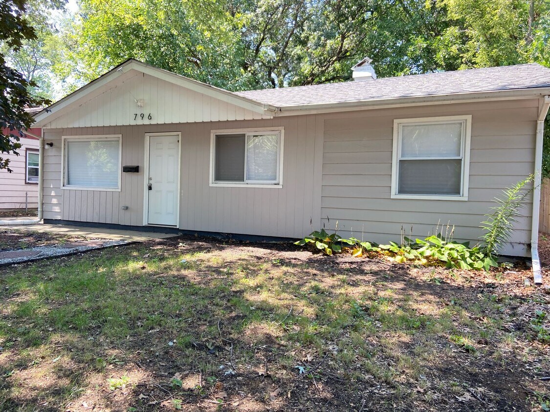 Foto principal - Newly Renovated 3 Bedroom Home With Centra...