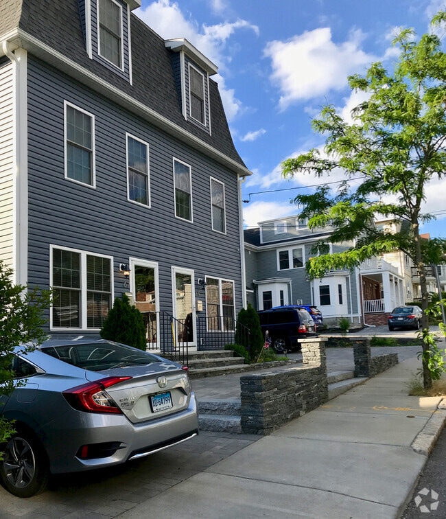 Building Photo - 67 Clarendon Ave