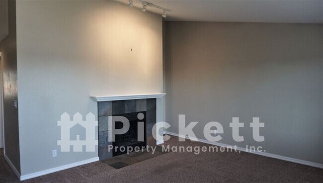 Foto del edificio - Top Floor 2 Bedroom Condo with a View!