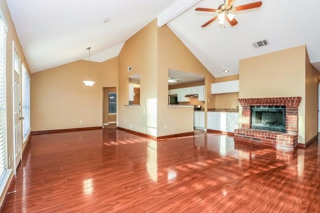 Building Photo - 4965 Briar Oaks Ln