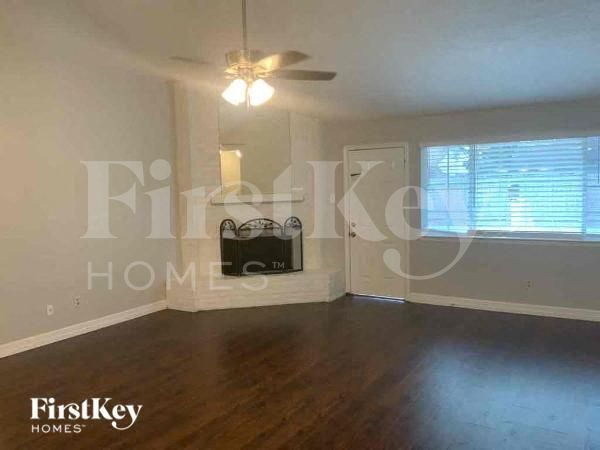 Foto del edificio - 2411 Shady Brook Dr