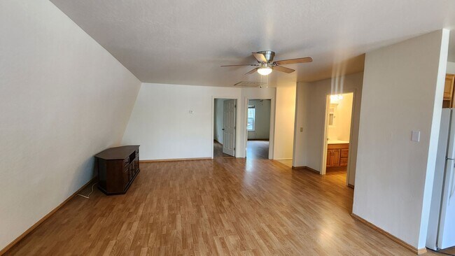 Building Photo - Spacious Upstairs Two Bedroom Unit on Acreage