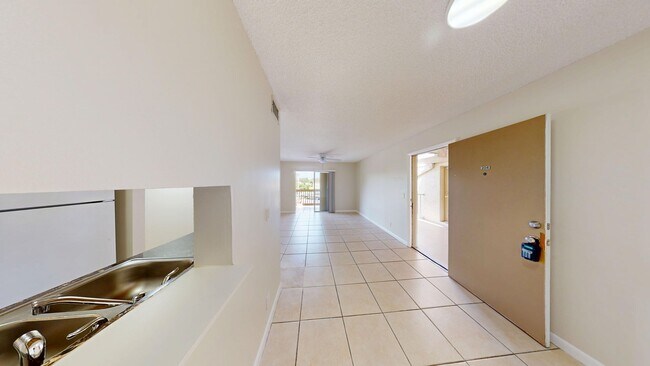 Foto del edificio - 2BD/2BA Condo in West Palm Beach!!