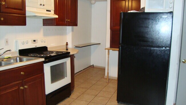 Kitchen - 34 Center Oak Ave