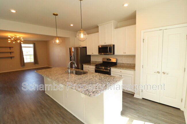 Building Photo - 244 Amber Acorn Ave