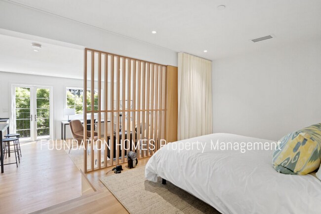 Building Photo - Stunning, Newly constructed, Modern 1BD/1B...