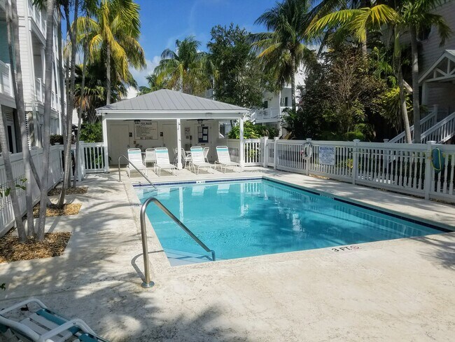 Key Cove Pool - 3029 N Roosevelt Blvd