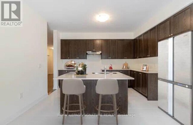 Building Photo - 429 Adelaide St