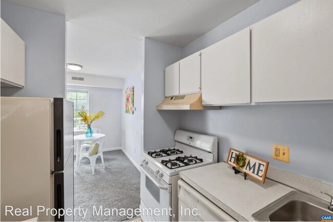 Foto del edificio - 2 br, 1 bath House - 525 Burgoyne Rd Apt #13