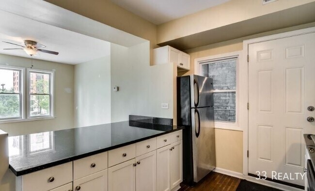 Building Photo - 3240 N Clark-2F