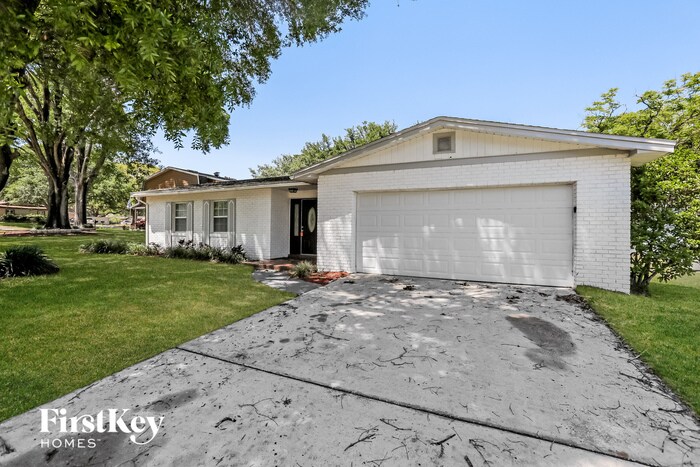 Primary Photo - 5321 Hillside Dr