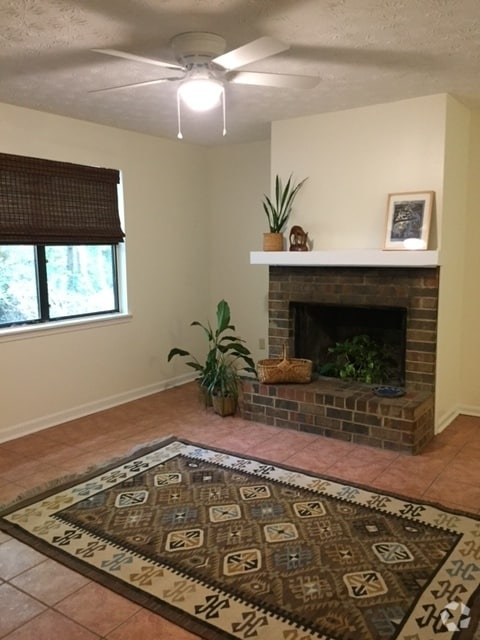 Building Photo - 122 Wellington Ct