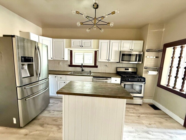 Building Photo - 219 Mt Joy St