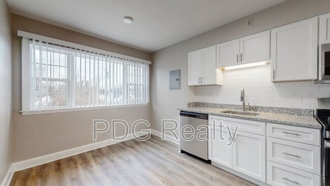 Building Photo - 3833 Chenoweth Ct