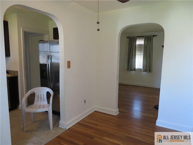 Building Photo - 52 Avenel St