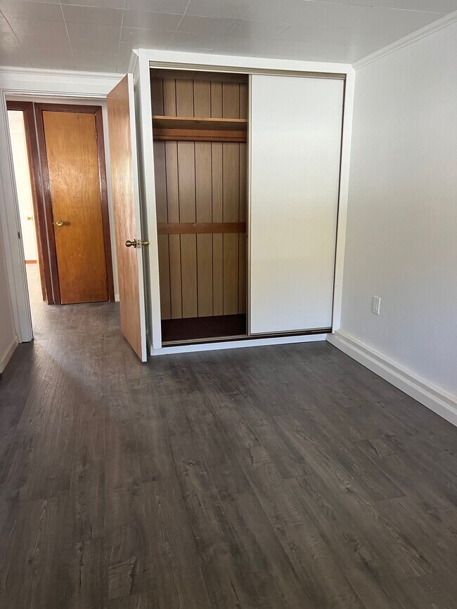 Building Photo - 863A Atherton Ave